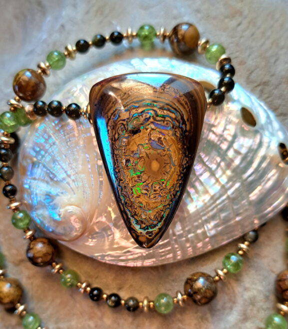 Boulderopal magic Matrix pendant green - brown