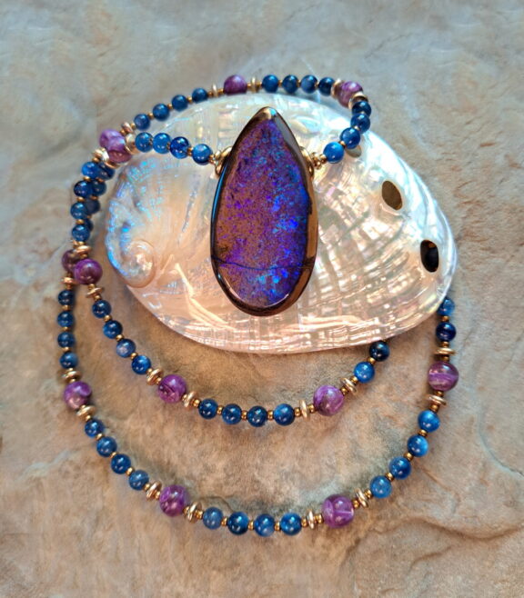 Boulderopal wonderstone pendant purple - blue