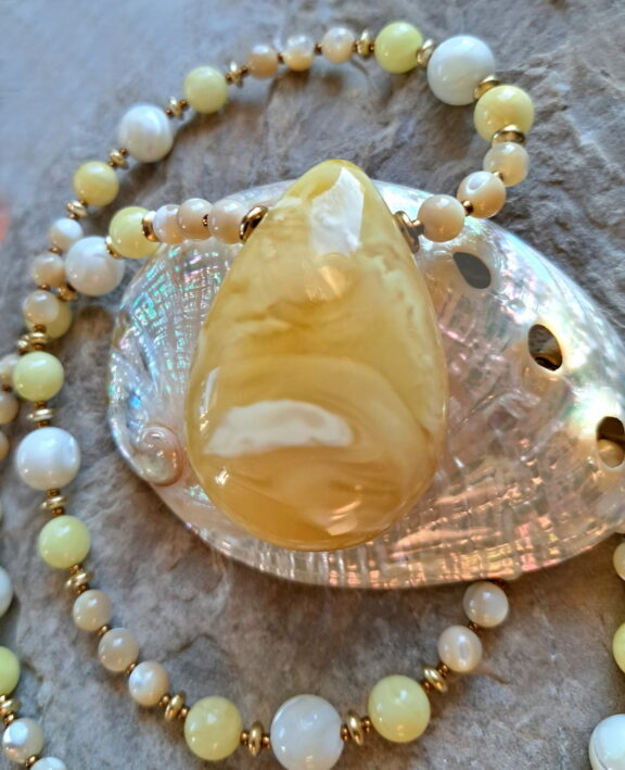 Butterscotch Bernstein Amulett