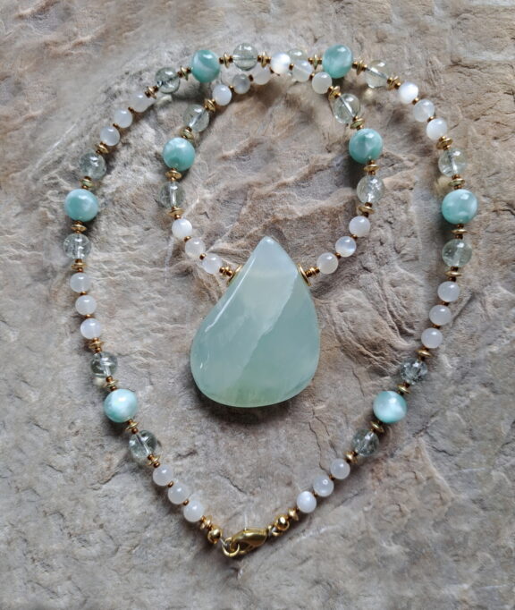 Handgemachte Pistazien Calcit Kette