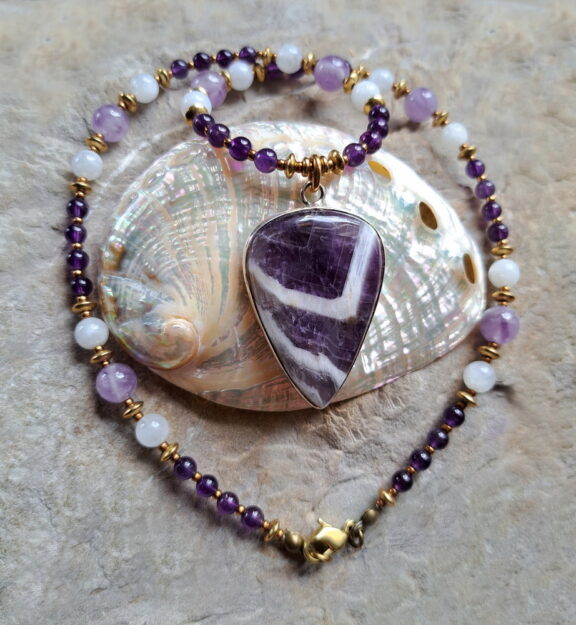 Chevron Amethyst Naturstein Kette