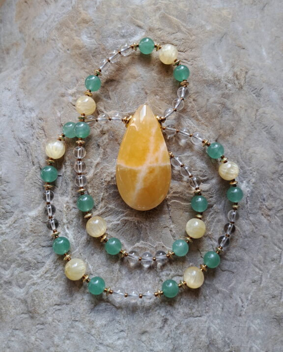 Calcit Amulett Anhänger Edelsteinkette Heilsteinschmuck