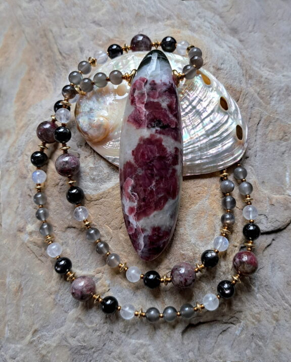 Eudialyt Edelsteinkette - handgemachter Unikat Edelsteinschmuck