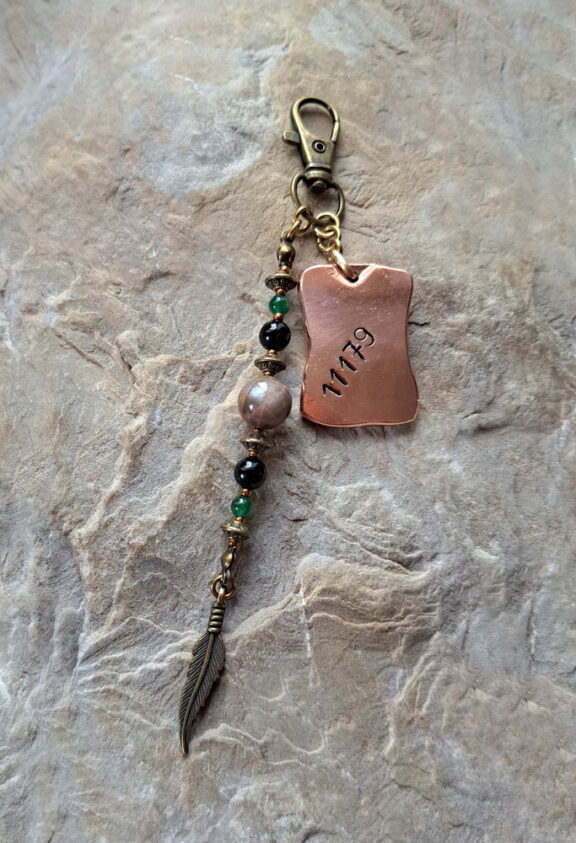 Handgemachtes Kupferamulett mit Fibonacci Code Gravur