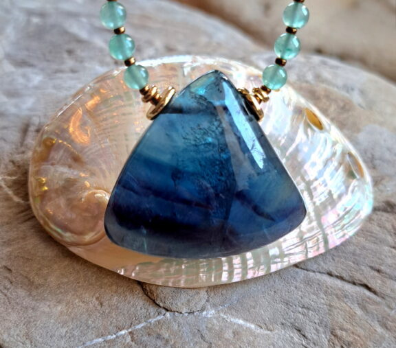 Fluorit Edelstein Anhänger - handgeschliffen