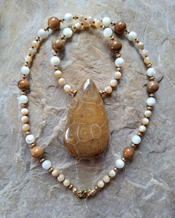 Fossile Koralle Naturstein Kette - handgemacht