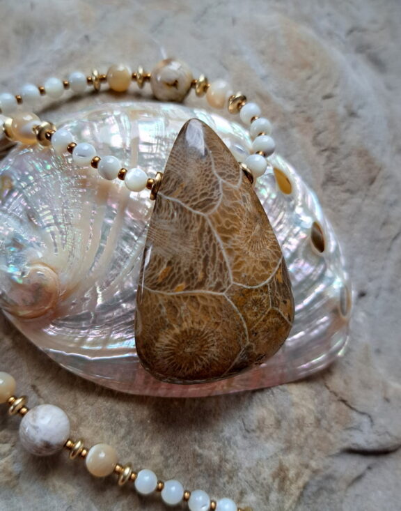 Fossile Koralle Anhänger - handgemacht