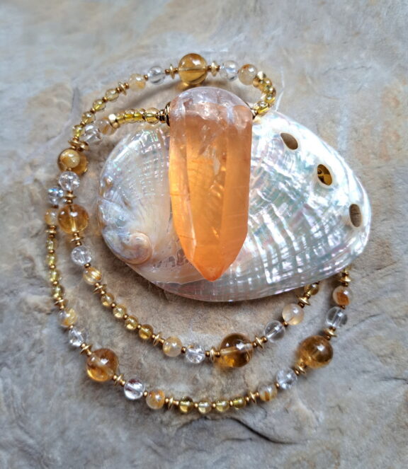 Golden Healer Kristall Spitze Anhänger