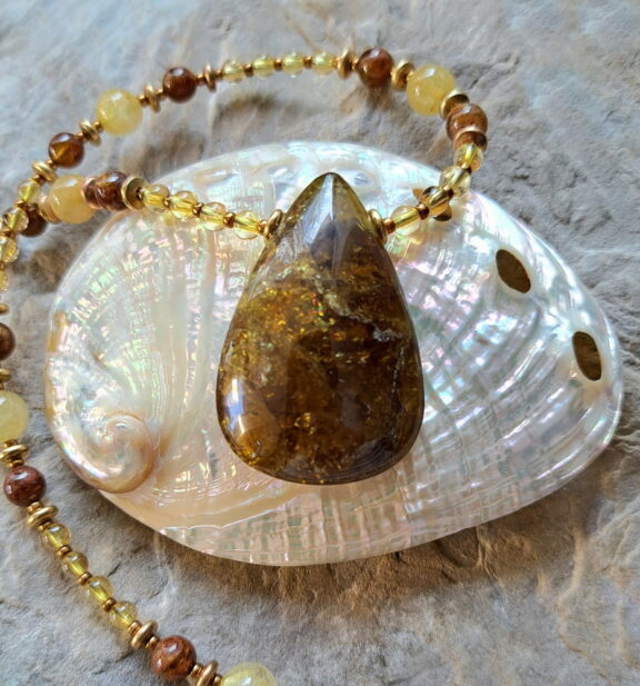 Grossular Edelstein Amulett