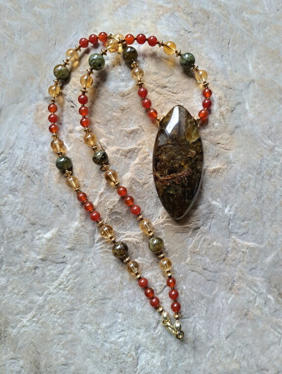 Grossular Edelstein Anänger an Edelsteinkette mit Karneol, Citrin und Grossular