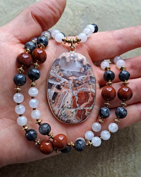 Larvikit Mondstein Jaspisamulett Jaspiskette Kaspisanhänger Jaspis larvikite moonstone jasper jasperpendant jaspernecklace jasper pendant jasper necklace Triquetra Ohm Aum Om Sternzeichen Sternentor Sonne Sonnenamulett Sonnenschmuck Einhornschmuck Einhorn Einhornkette Venusblume Drache Heilung Metatron Crop Circle Necklace Goddess of Love Healing Stones Crystals Venusflower protect Flower of Life Amulett Göttin Liebe Kette Halskette Heilsteine Lichtbringer Kupferschmuck Symbole Symbolschmuck Harmonie Zauberwesen Valentinstagsgeschenk Geschenk Hochzeitsgeschenk Edelsteinschmuck Edelsteinkette Edelsteinanhänger Heilsteinschmuck Heilsteinanhänger Glücksbringer Schutzsymbol Glückssteine Lebensblume Blume des Lebens Schutzengel Heilige Geometrie Kraftort Kraftorte Runen Futhark Vikings Germanen Vikinger Runenalphabet Runenschutzkreis Alternativschmuck Kelten Keltischer Schmuck Germanen Germanischer Schmuck Magie Baum des Lebens Yggdrasil Triskele Allverbunden Verbundenheit Dreieinigkeit Dreifaltigkeit Einheit Medizinrad Nornen Schicksalsnetz Skulds Netz Skuld Energie Heilsteine Spiegelamulett Sternzeichen Rune Triskele Hochzeitsschmuck Dirndlschmuck Trachtenschmuck Jewellery Pentagram Schutzamulett medicine wheel runes Sonnenamulett Amulett Anhänger Kornkreis Kornkreis Crop circle Unicorn Aquarius Age of Aquarius Neuzeit Neues Zeitalter Celtic jewellery magic Magie Liebe des Lebens göttlich devine Sternzeichenschmuck Opalschmuck Kristall Lemuria Atlantis Silberfassung silbergefasst mystic beeing Hochzeitsschmuck Hochzeitschmuck Heilenergien healingenergies healing energies
