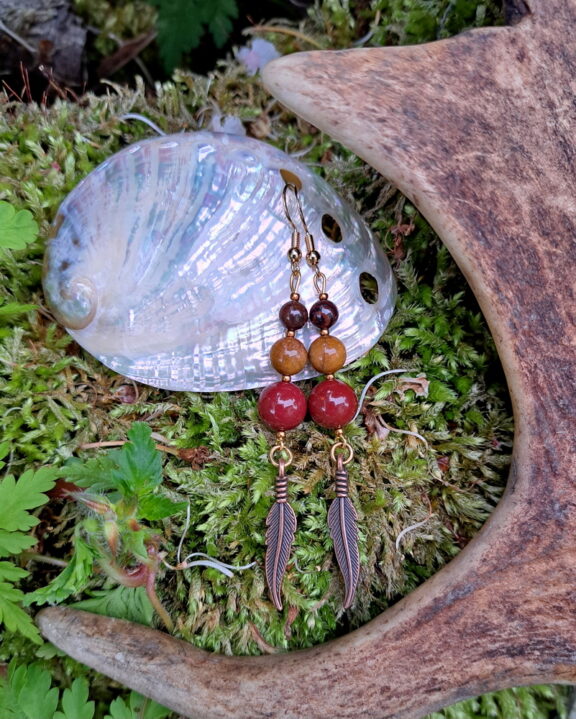 Tigereisen und Mookait Edelsteinperlen-Ohrringe - handgemachter Heilsteinschmuck