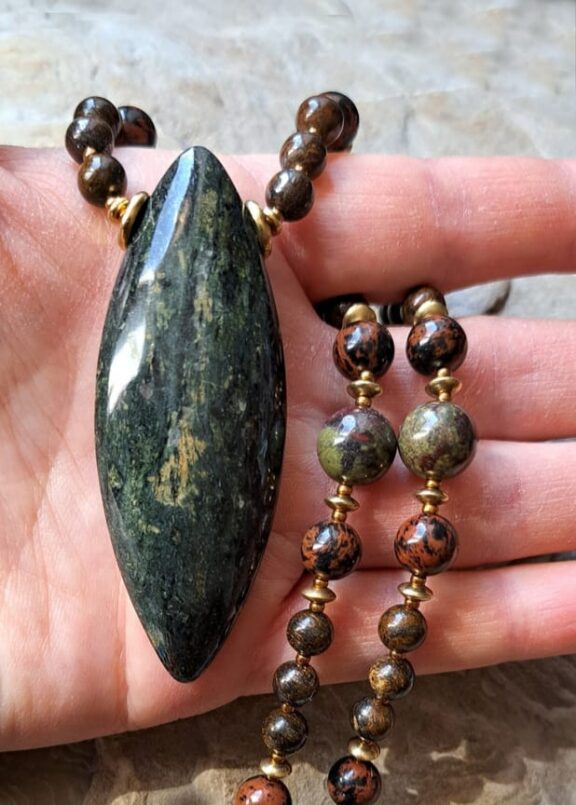 Waldwesen Amulett Anhänger Edelsteinkette Heilsteinschmuck