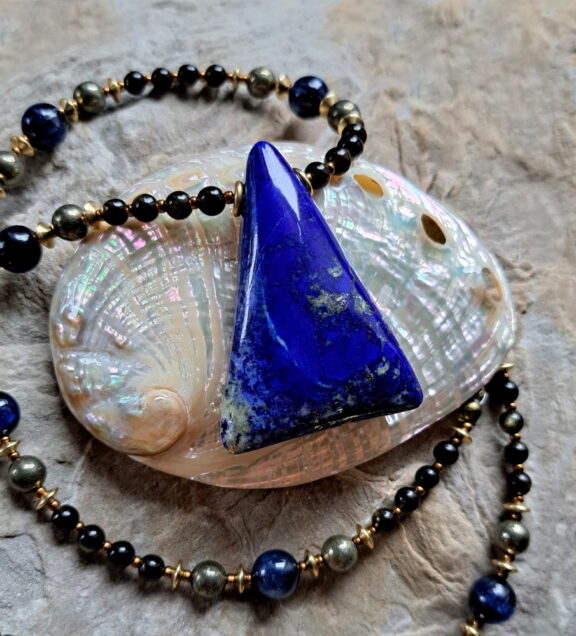Lapislazuli Heilstein Anhänger von Hand geschliffen