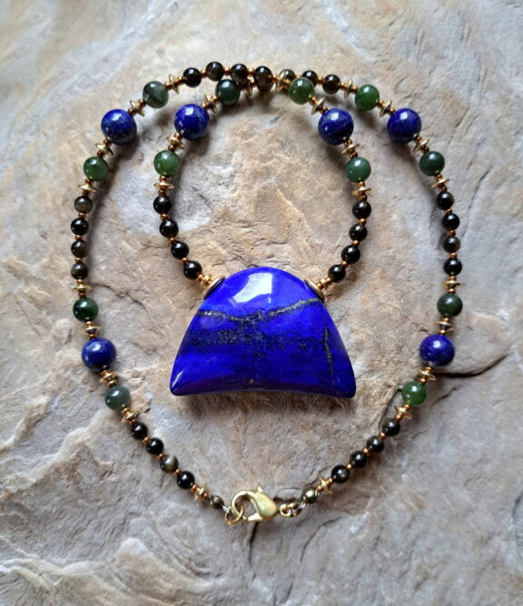Lapislazuli Anhänger an Perlenkette aus Jade, Goldobsidian und Lapislazuli