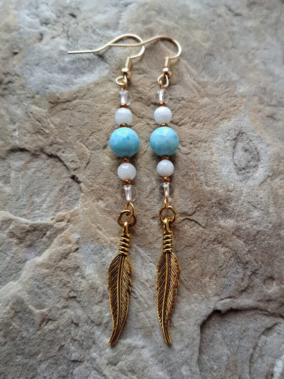 Edler Ohrschmuck: Larimar-Ohrringe - getragen von vergoldetem Sterling-Silber