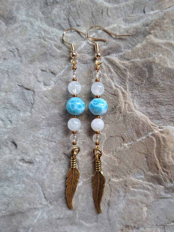 Larimar Ohrringe mit goldener Feder