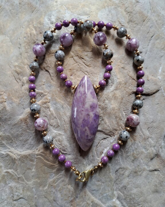 Lavendeljade Edelsteinkette - handgemacht