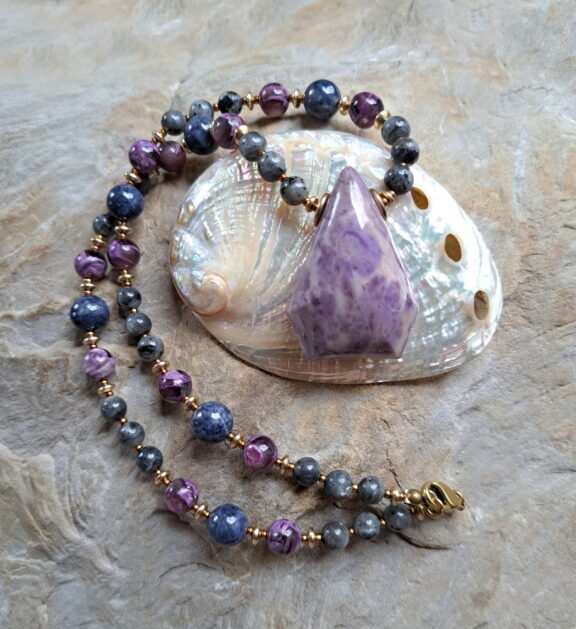 Lavendelquarz Halskette - lichtvoller Heilsteinschmuck