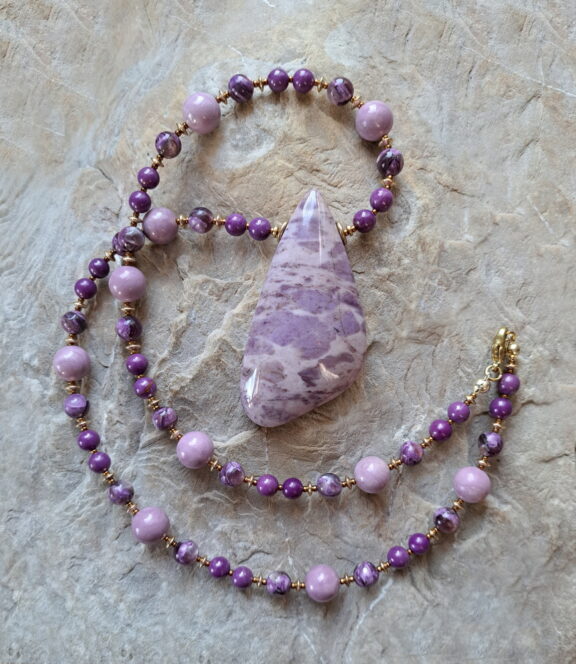 Lavendelquarz Heilsteinkette - handgemacht