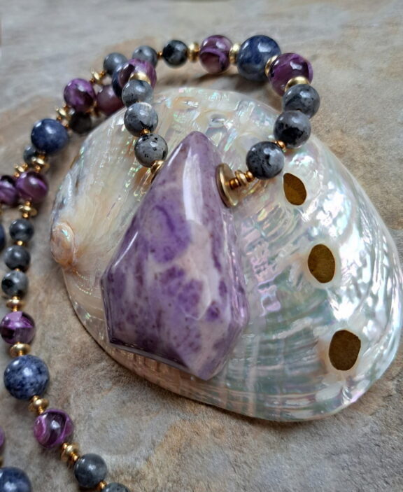 Lavendelquarz Kette - Heilsteinschmuck handgemacht