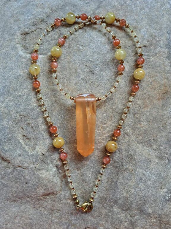 Golden-Healer-Anhänger an Heilsteinkette aus Citrin, Sonnenstein und Rutilquarz - Yogaschmuck