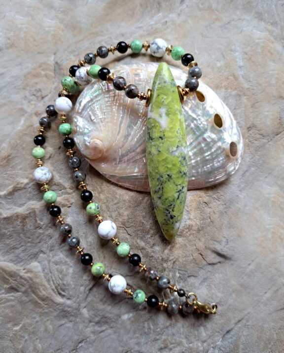 Lizardit Edelstein Kette