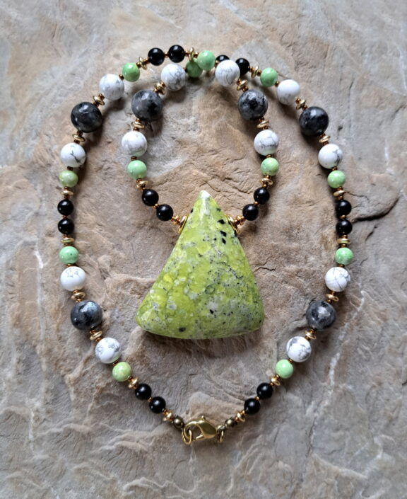 Lizardit Heilsteinkette - handgemacht