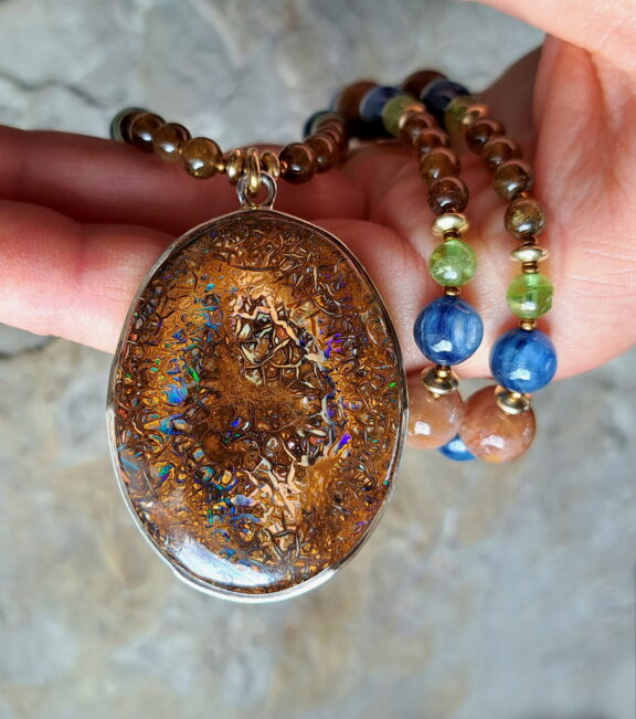 Boulderopal Amulett Anhänger Edelsteinkette Heilsteinschmuck