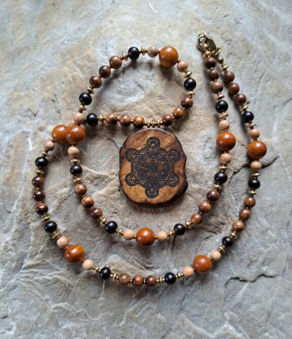 Metatron Anhänger aus Holz mit Holzperlen und Edelsteinkette