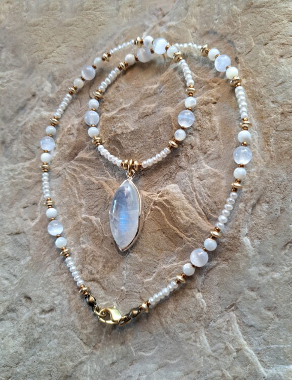 Mondstein Amulett Anhänger Edelsteinkette Heilsteinschmuck