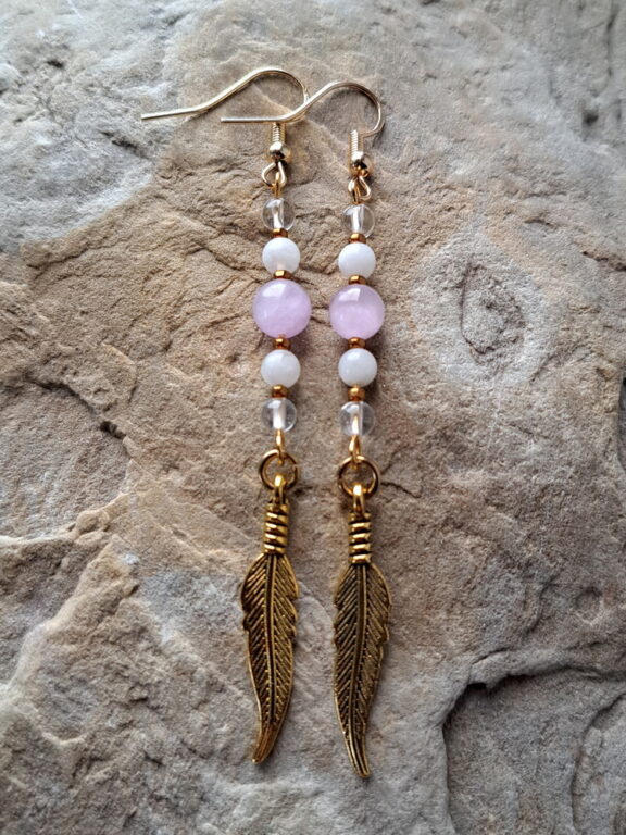 Edelstein-Ohrringe aus Kunzit, Perlmutt und Bergkristall - handgefertigter Vintage-Schmuck