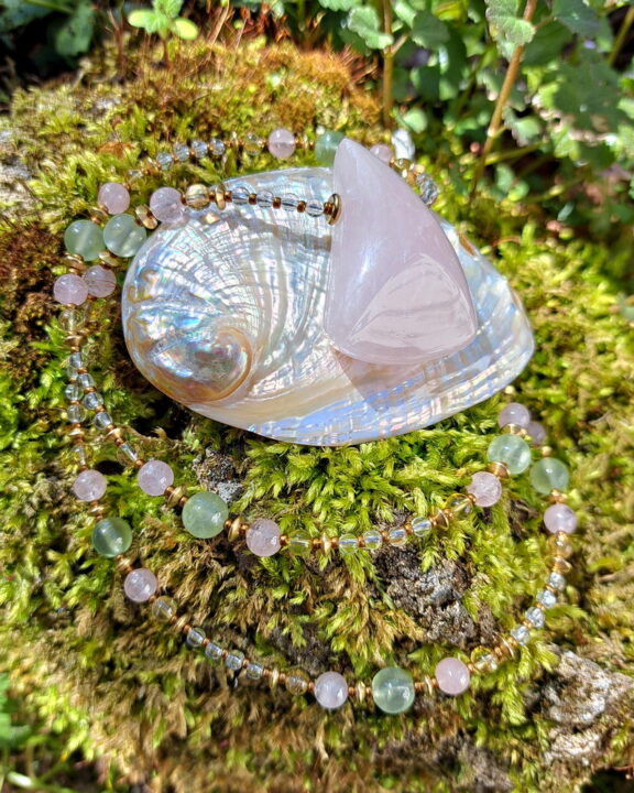 Morganit Amulett von Hand geschliffen