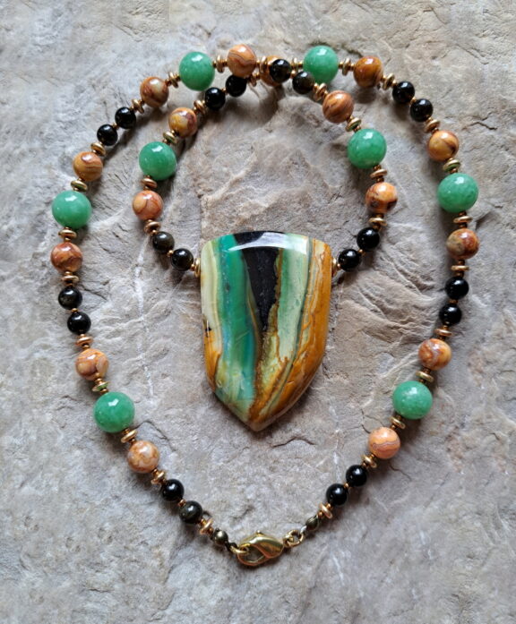 Opalisiertes Holz Heilsteinschmuck
