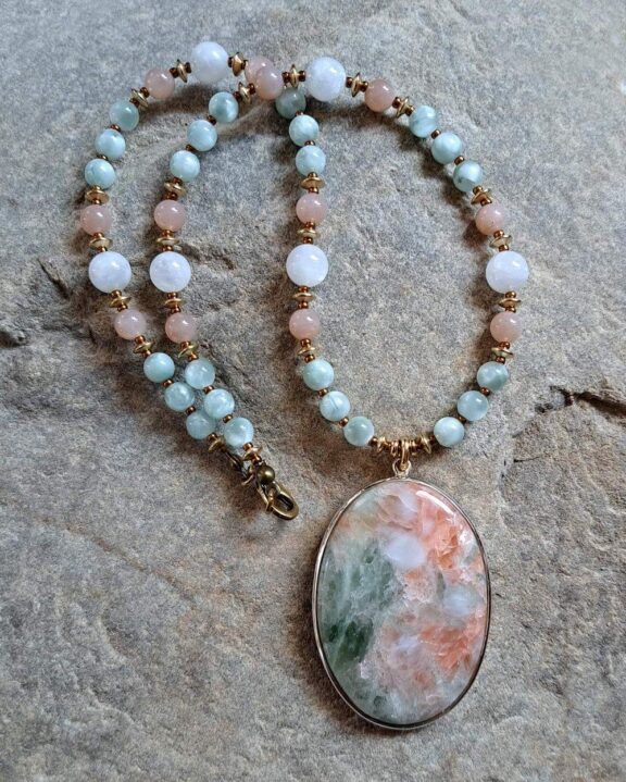 Edler Reikischmuck: Heilsteinkette aus Edelsteinperlen