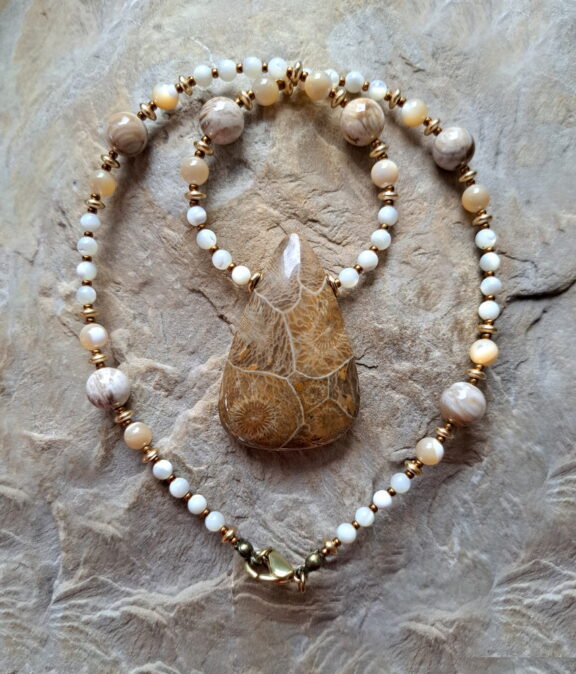 Fossile Koralle Naturschmuck - Halskette handgemacht