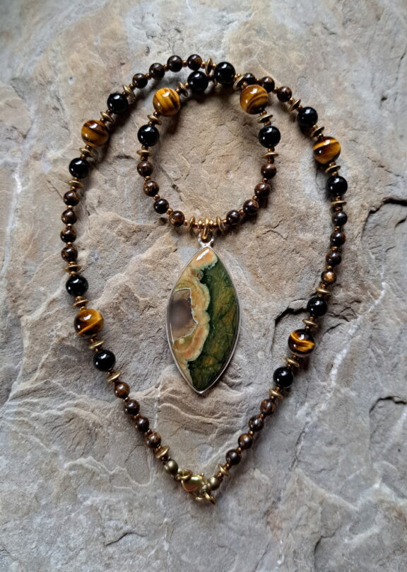 Rhyolith-Anhänger an Edelsteinkette mit Bronzit, Tigerauge und Turmalin - handgefertigter Edelschmuck