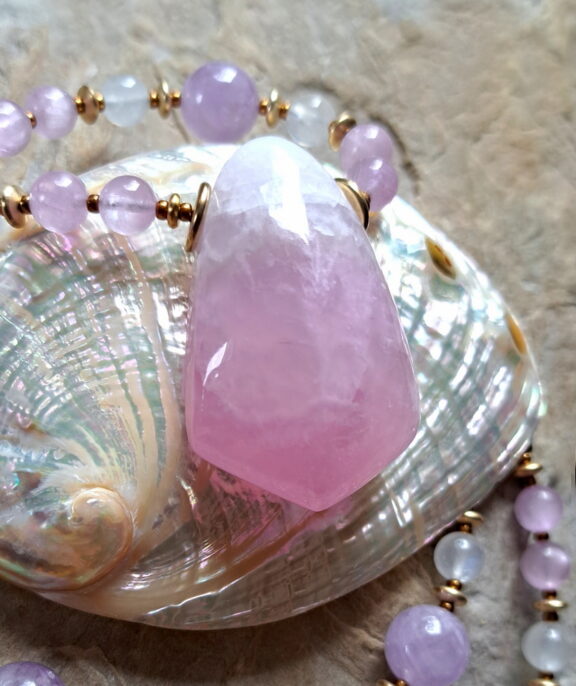 Rosa Aragonit Amulett