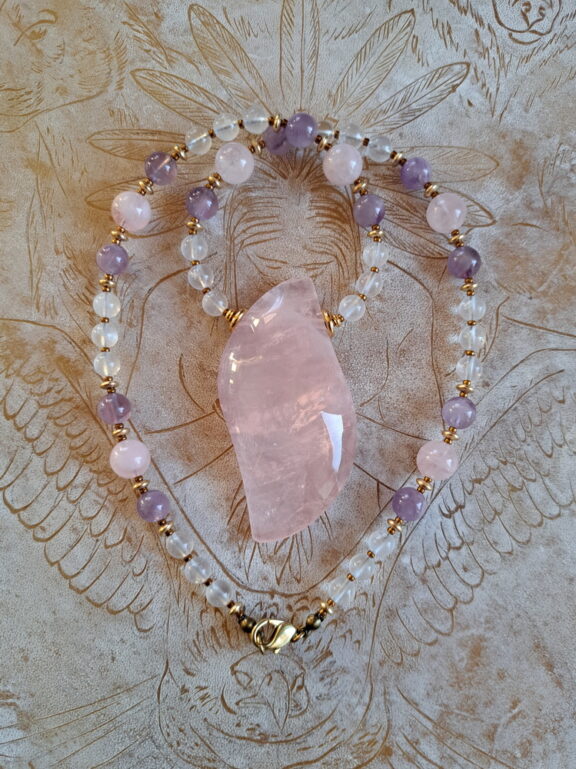 Rosenquarz Anhänger selbst geschliffen Kette mit Rosenquarz, Mondstein und Lavendelquarz Perlen