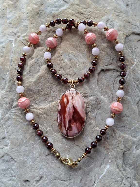 Jaspis rot Anhänger an Edelstein Kette aus Granat, Rhodochrosit und Andenopal Perlen