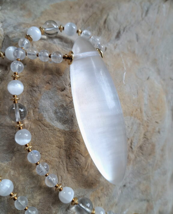 Selenit Naturstein Kette - handgemacht