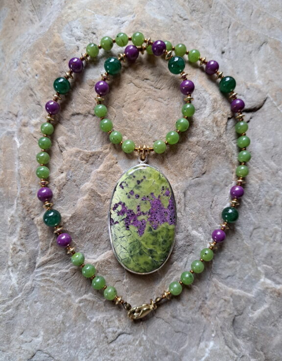 Serpentin Stichtit Amulett Anhänger Edelsteinkette Heilsteinschmuck