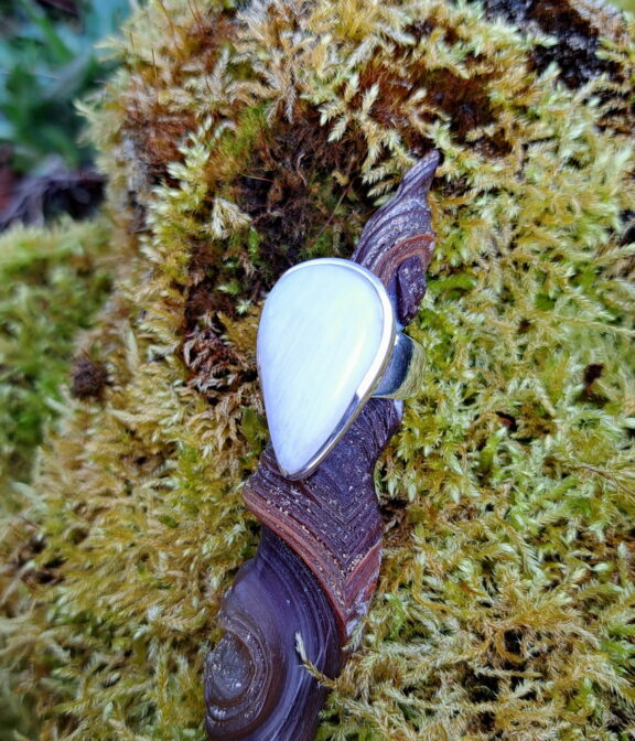 Weisser Skolezit Heilstein Ring in Silber gefasst