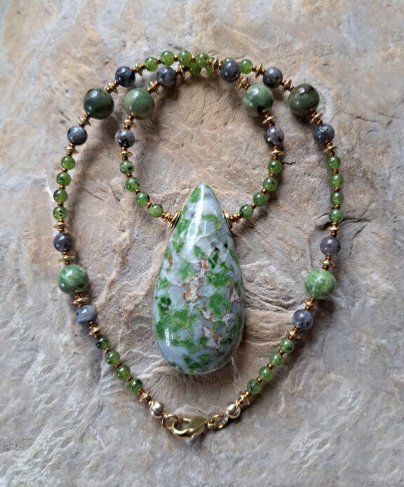 Smaragdit Edelstein Kette - handgemacht