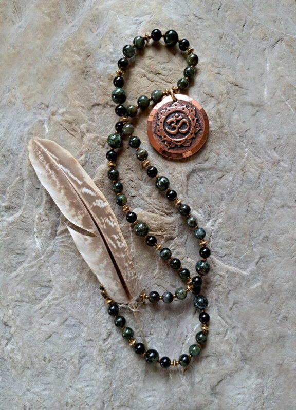 Ohm Amulett Anhänger Edelsteinkette Heilsteinschmuck