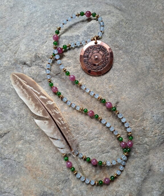 Sternzeichen-Kette aus Rubin, Diopsid und Aquamarin - edler Kupfeschmuck als Halskette