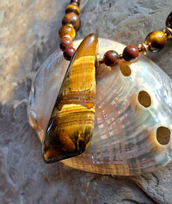 Handgemachtes Tigerauge Amulett