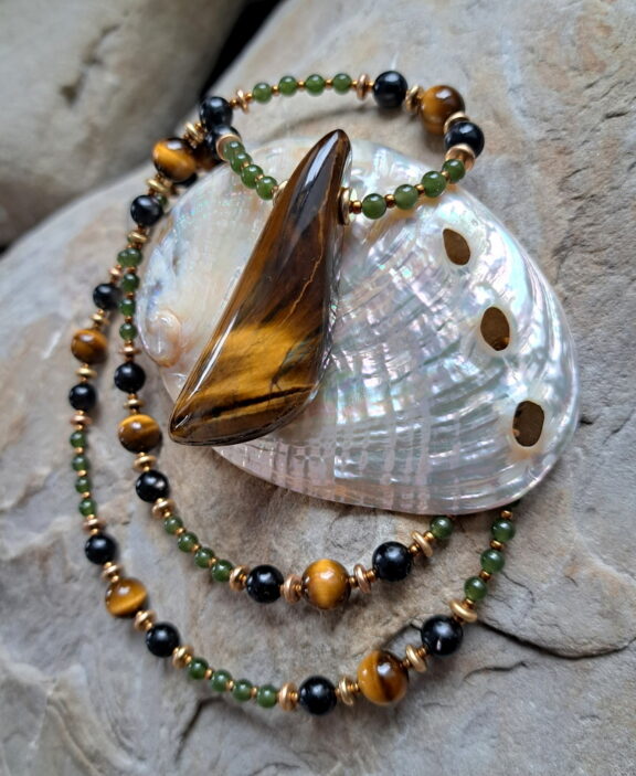 Handgeschliffener Tigerauge Anhänger