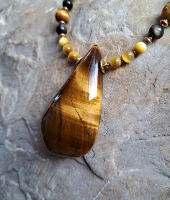 Handgeschliffener Tigerauge Anhänger XL