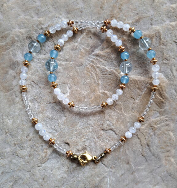 Topaz - Aquamarin - Mondstein - Bergkristall - Perlenkette